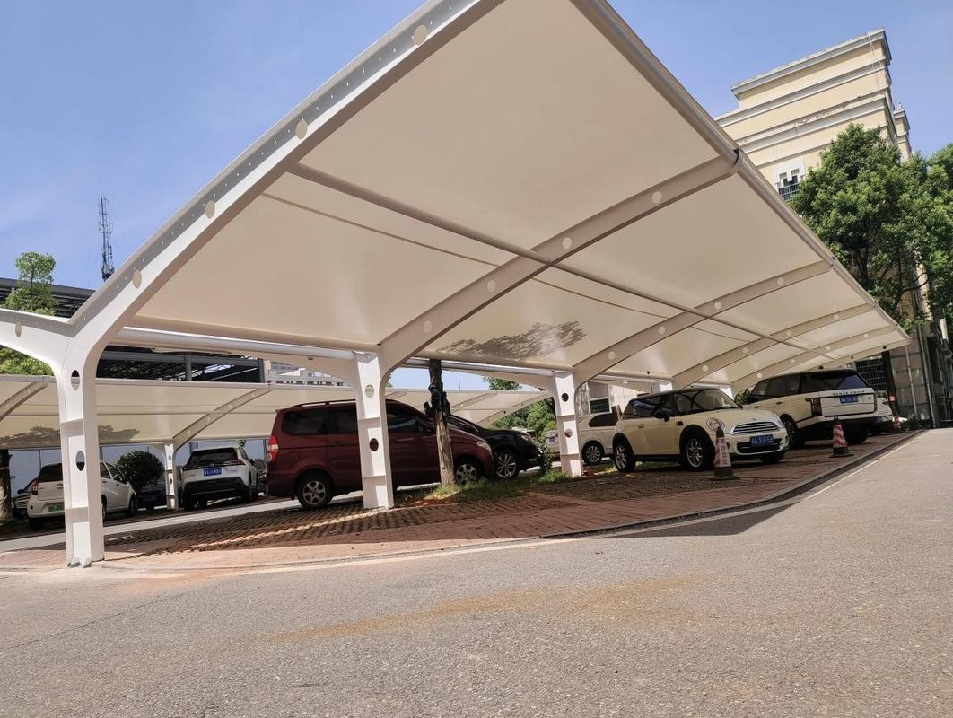 نسيج غشاء PVDF المضطرب في الهواء الطلق مدرسة Carport غطاء الظل لموقف السيارات